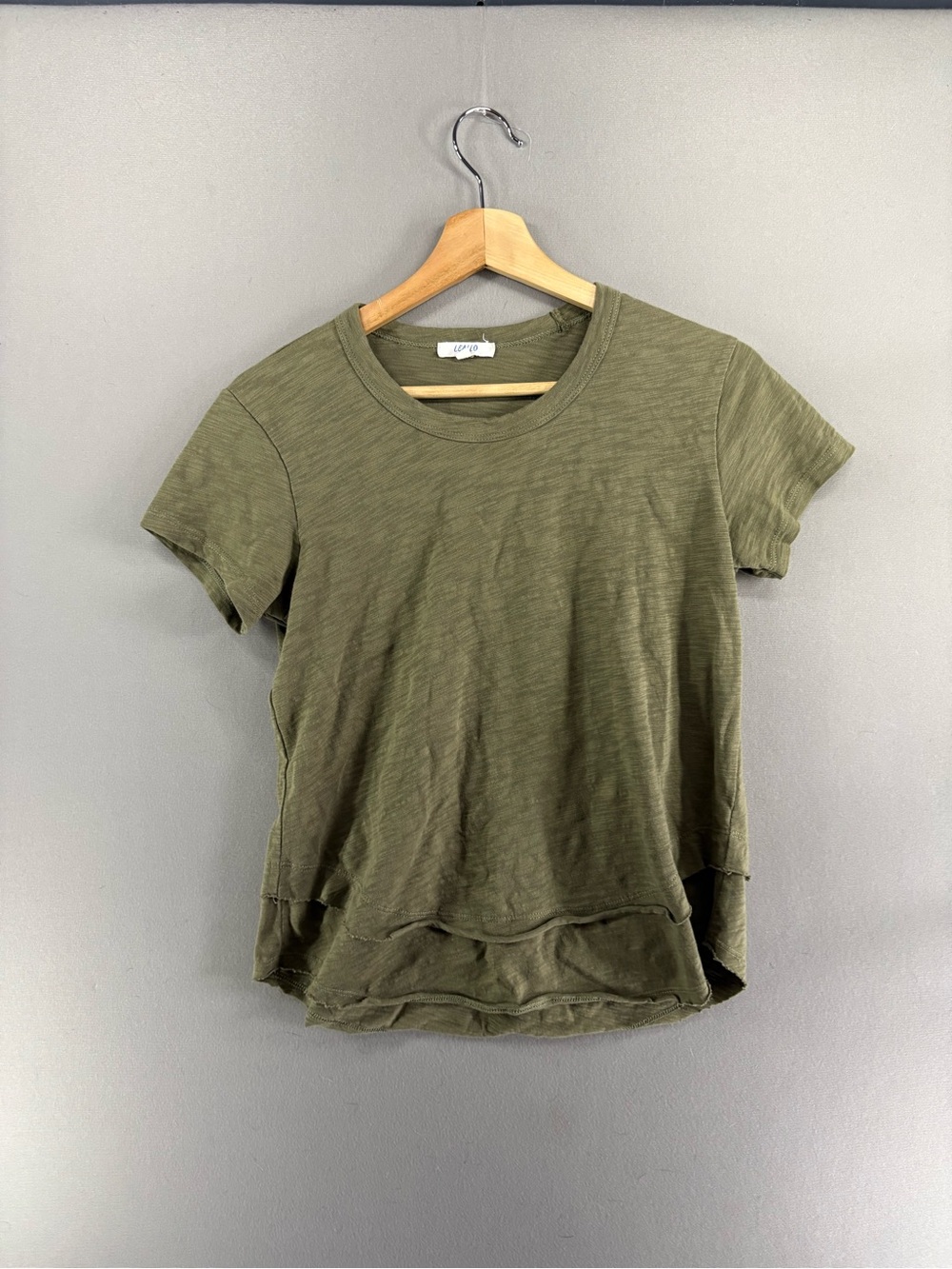 Leallo Women Daisy Ruffle Bottom Tee Olive Green Size XS